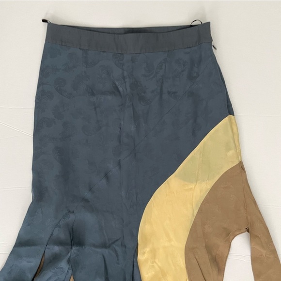 LOEWE Asymmetric curl skirt panels Jacquard 36
S2295191AK4985 - Picture 11 of 16